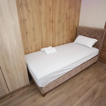 Motel B H B