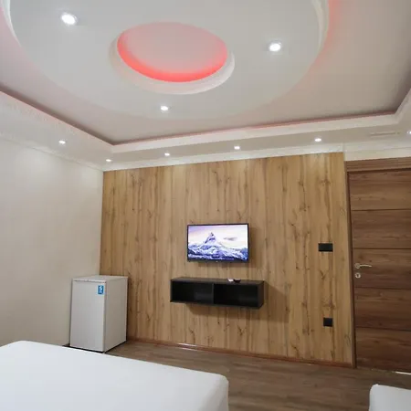 Motel B H B *