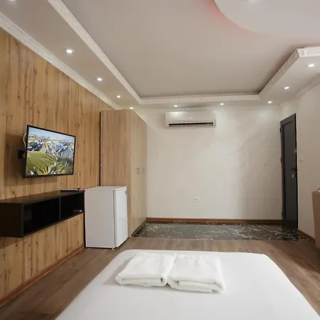 B H B Motel *