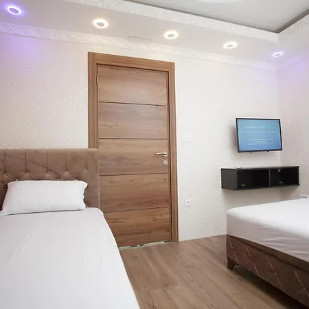 B H B Motel *
